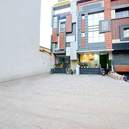 Fabhotel Dc Premium Zirakpur Exteriér fotografie